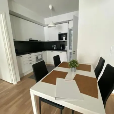 Apartament Kotimaailma - Kaunis Tilava Kolmio Saunalla Helsingissae Helsinki